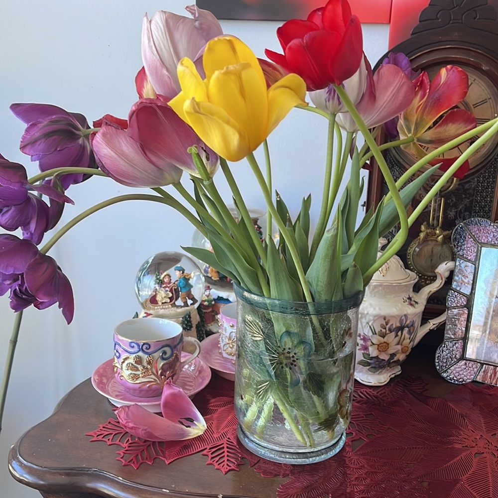 Candle vase holder. Crackled glass styling.great a vase for flowers bouquet.